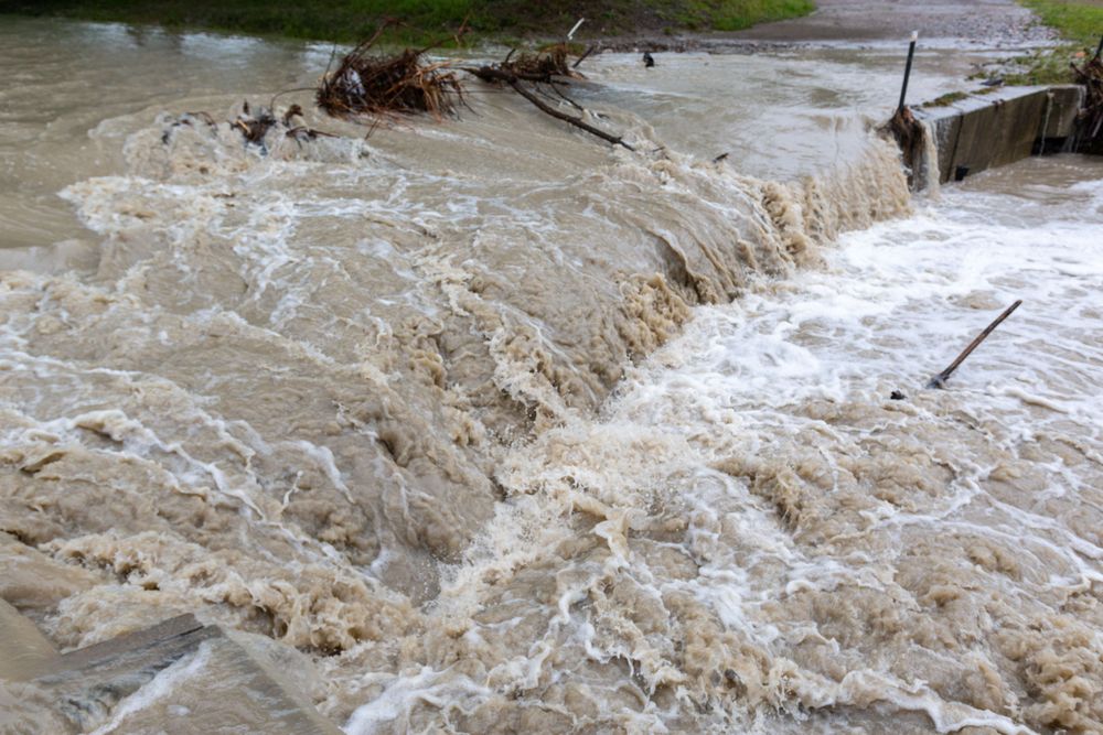 Rare Winter 'Seiche' Phenomenon May Impact Lake Erie due to Powerful